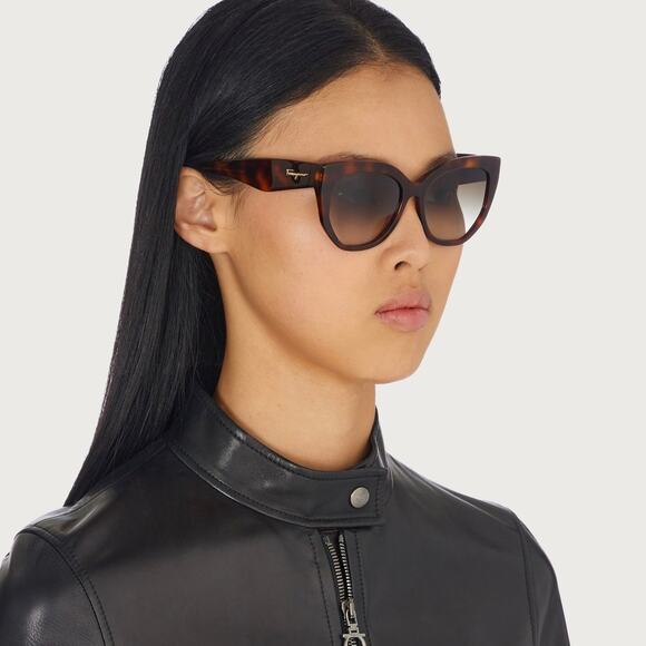 New, SALVATORE FERRAGAMO Sunglasses SF1061S 001 Authentic - Picture 3 of 12